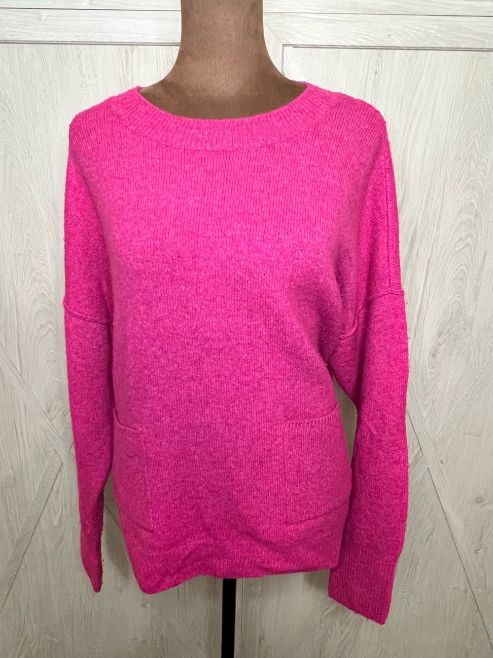 Vince Camuto Cozy Extended-Shoulder Crewneck Sweater in Hot Pink - Size Small